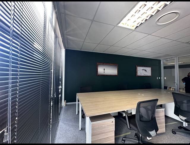 120M² CO-WORKING SPACE TO LET IN DIE HOEWES